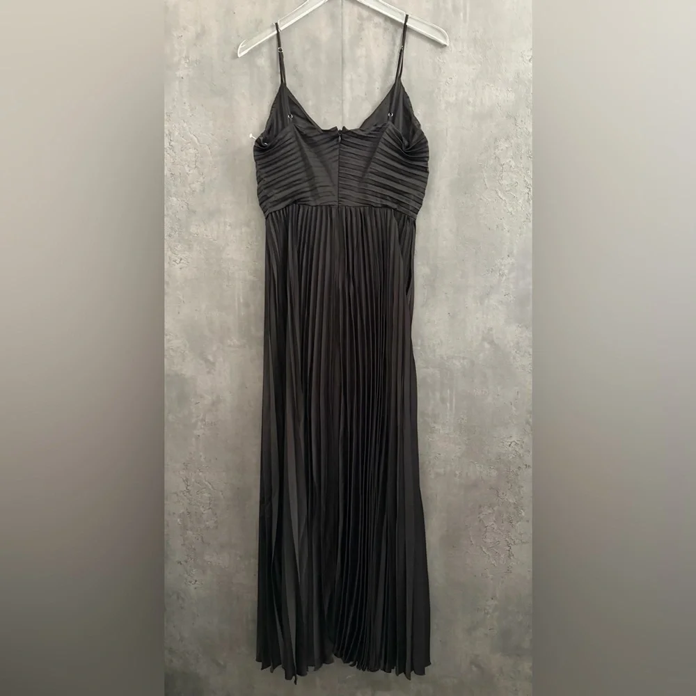 PETAL & PUP NAIRA PLEATED MAXI DRESS - BLACK SIZE 6 B2315 - Picture 6 of 8